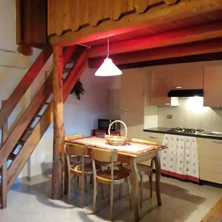 בית כפרי Monolocale Di Montagna גרסאן